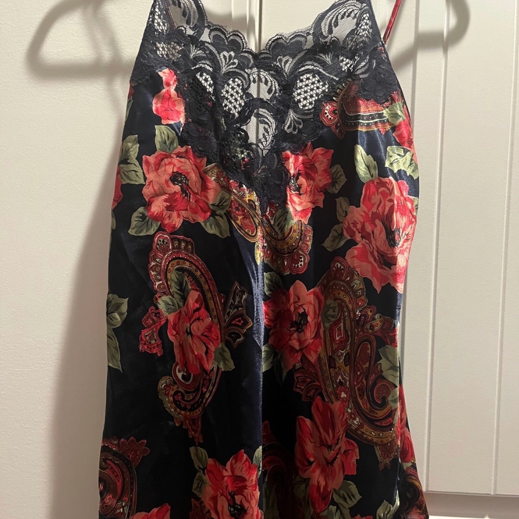 Vintage Victoria’s Secret Gold Label Floral Lace Chemise With Adjustable Straps